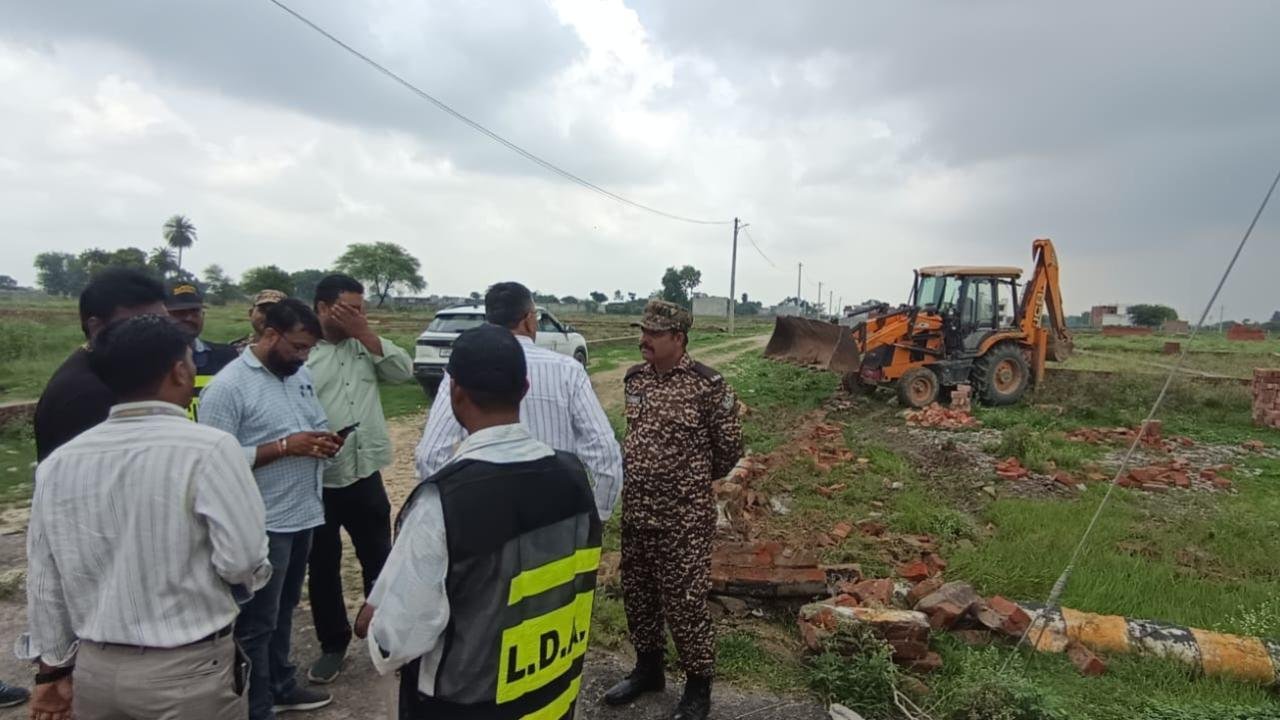 लखनऊ में LDA की बड़ी कार्रवाई, 65 बीघा जमीन पर बनीं 5 अवैध प्लॉटिंग ध्वस्त