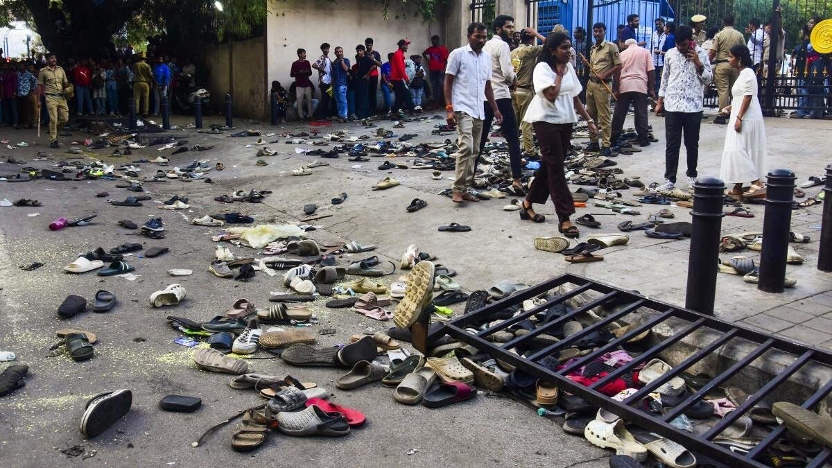 कोलकाता दुर्गा पूजा पंडाल में भगदड़: 19 लोगों की मौत, 25 घायल